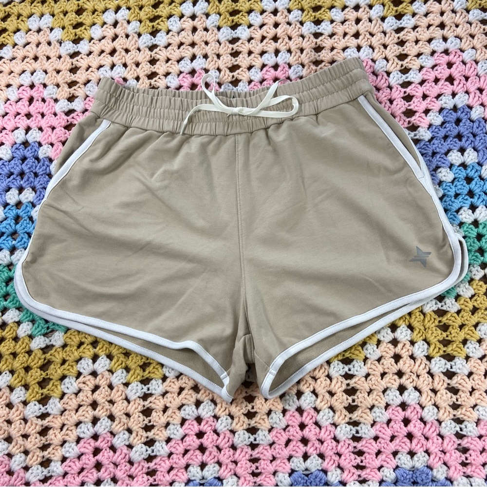 Tuckernuck Tan Beige Athletic Track Running Shorts Women’s Medium M Tnuck Sport